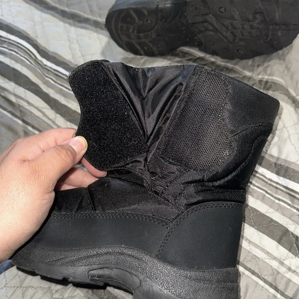 World Famous Sports Kids Youth Black Snow Boots Velcro Closing - Winter Boots